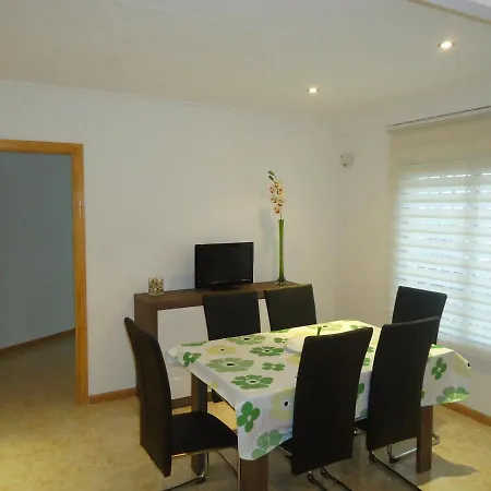 Ground Floor With 2bdr And Private Parking